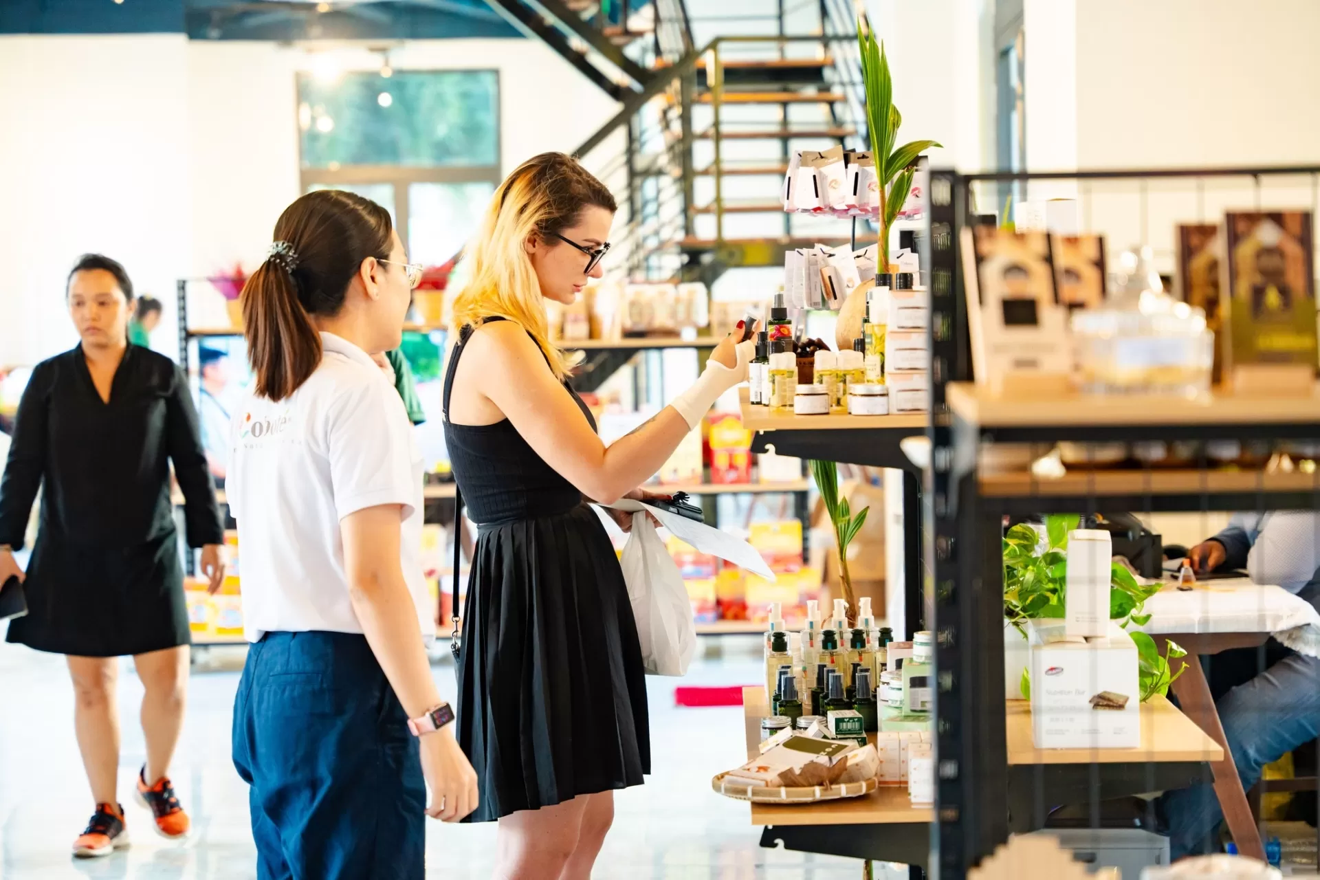 Vietnam One Stop - Grand World Phú Quốc