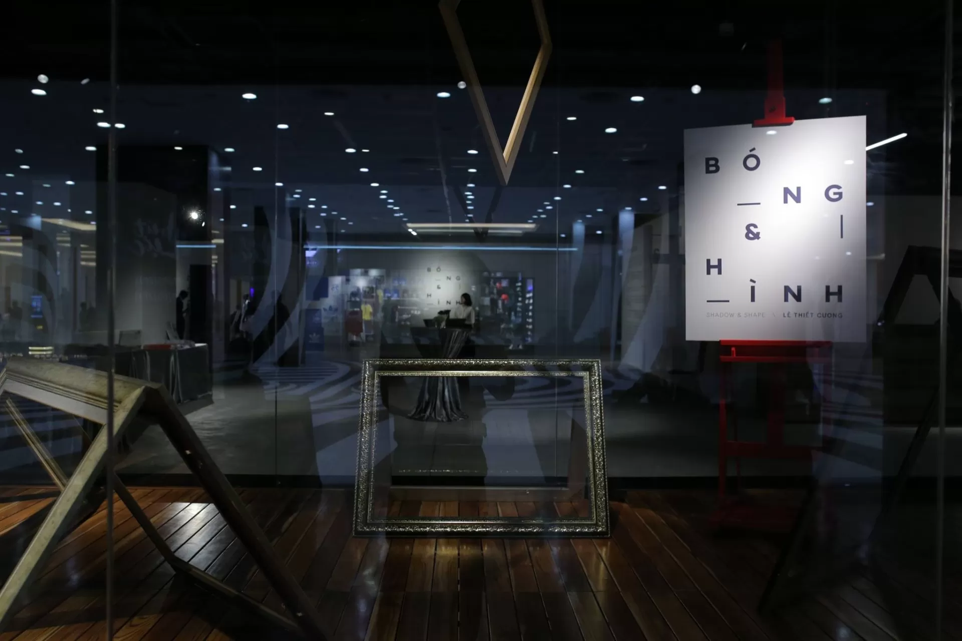 Triển lãm Bóng và Hình - Lê Thiết Cương